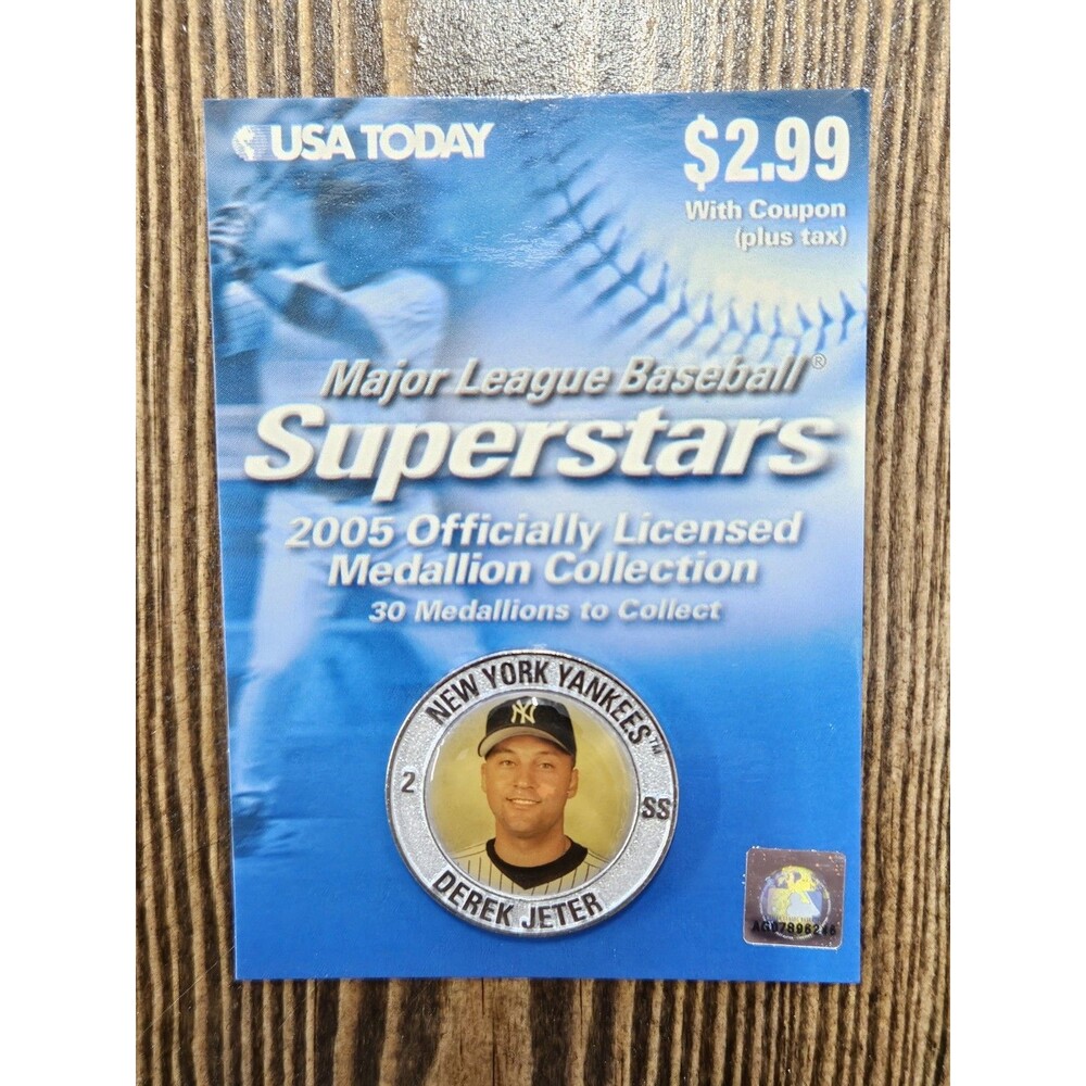 Derek Jeter #2 New York Yankees 2005 USA Today MLB Superstars Medallion New